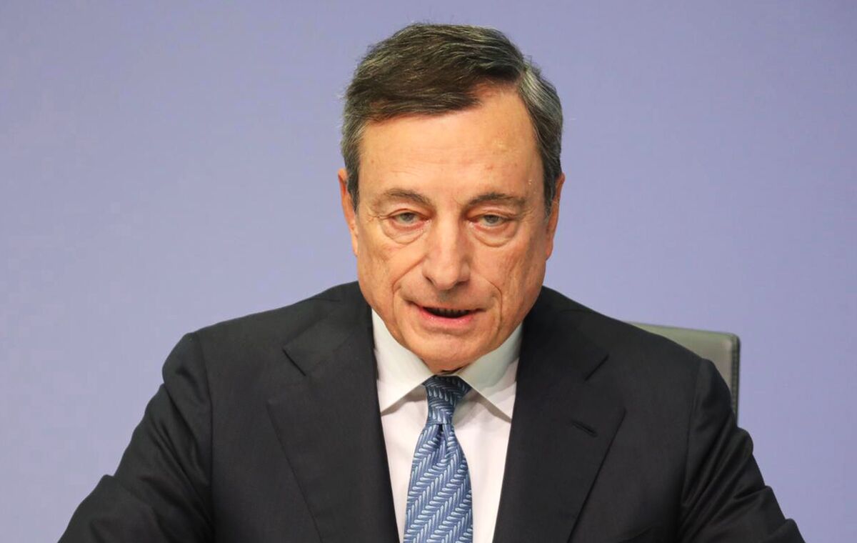 Draghi Defends ECB Independence Amid Italian Populist Attacks - Bloomberg
