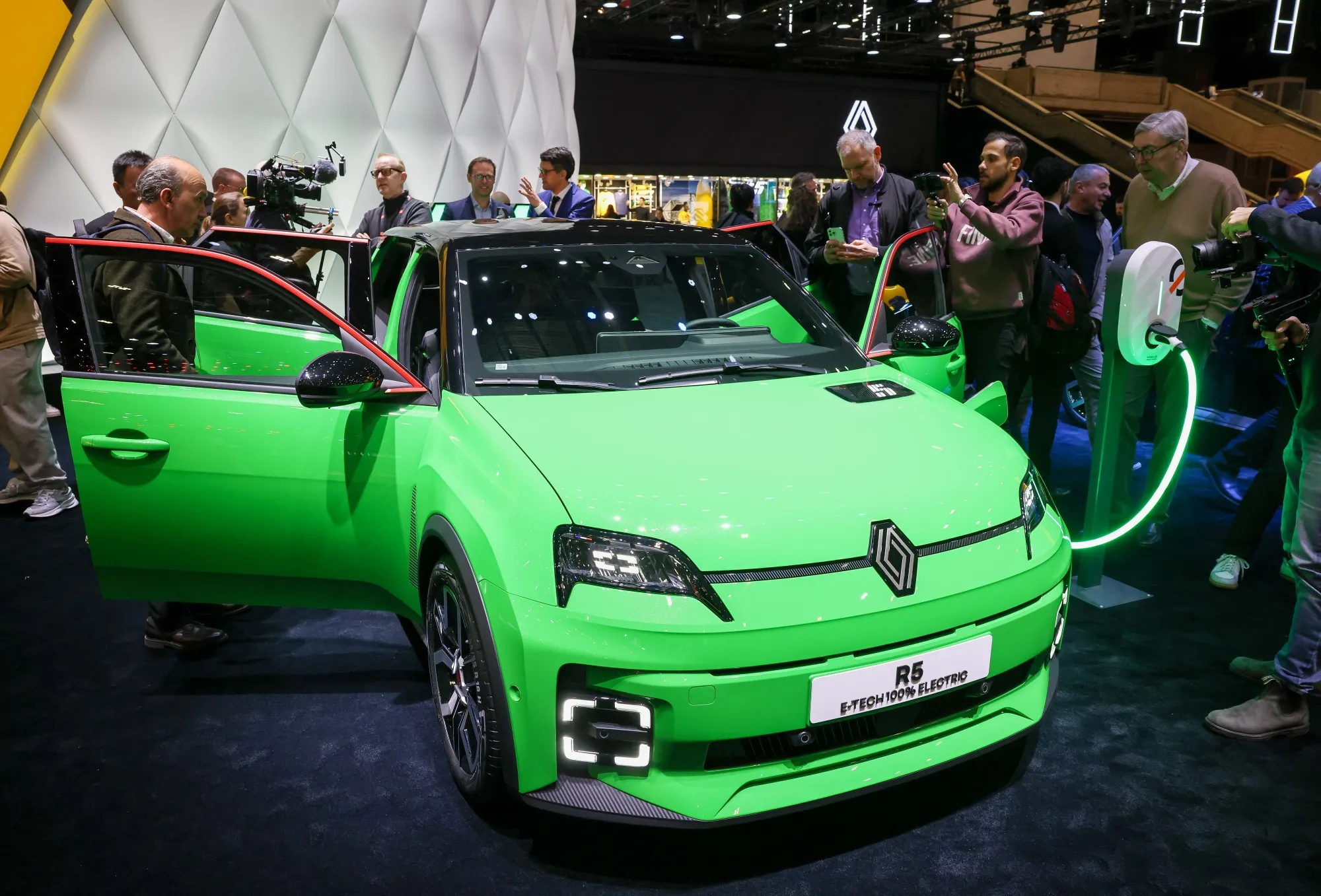 A Renault R5 E-Tech electric vehicle.