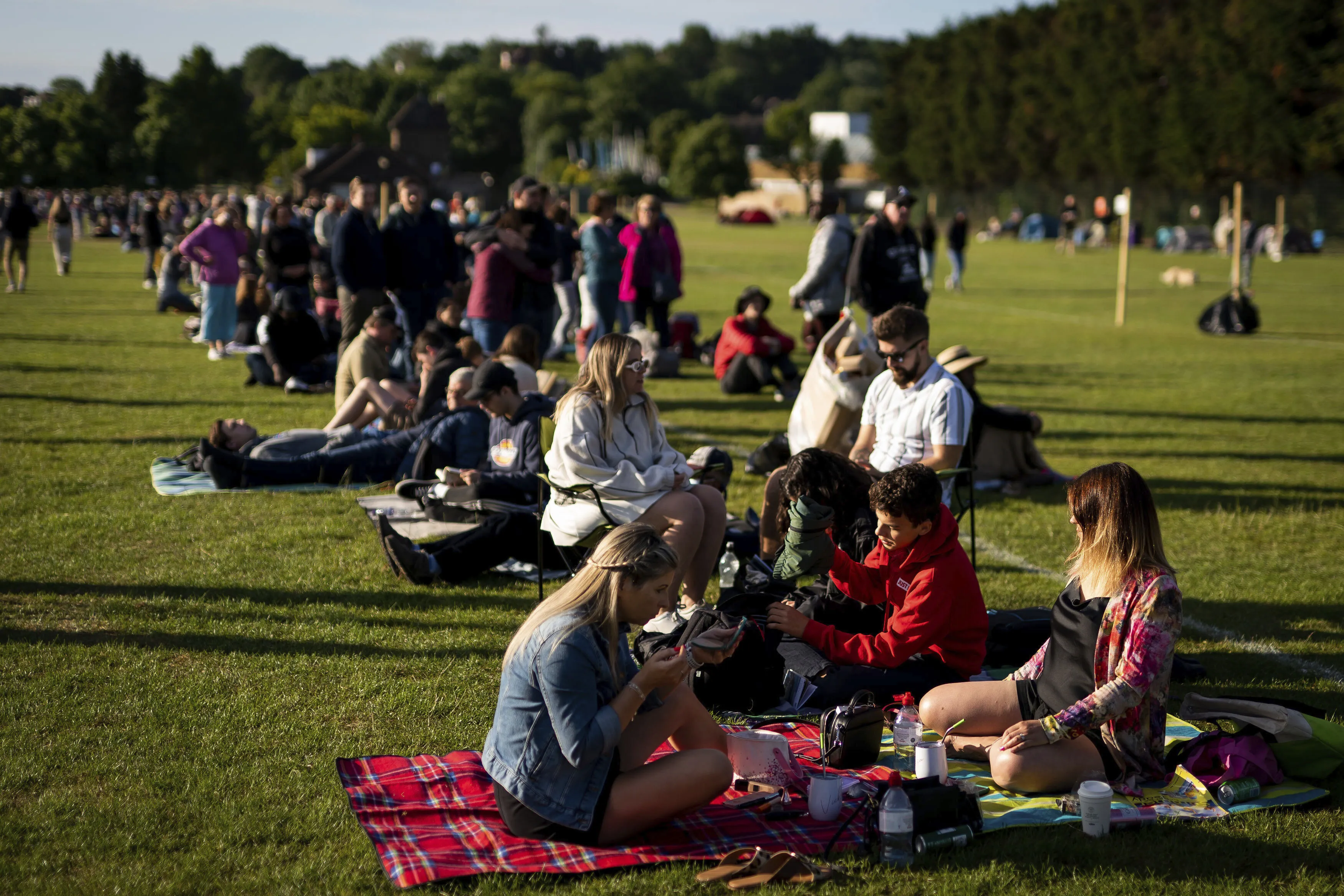 Wimbledon Queue Returns 3 Years Later After COVID-19 Hiatus - Bloomberg