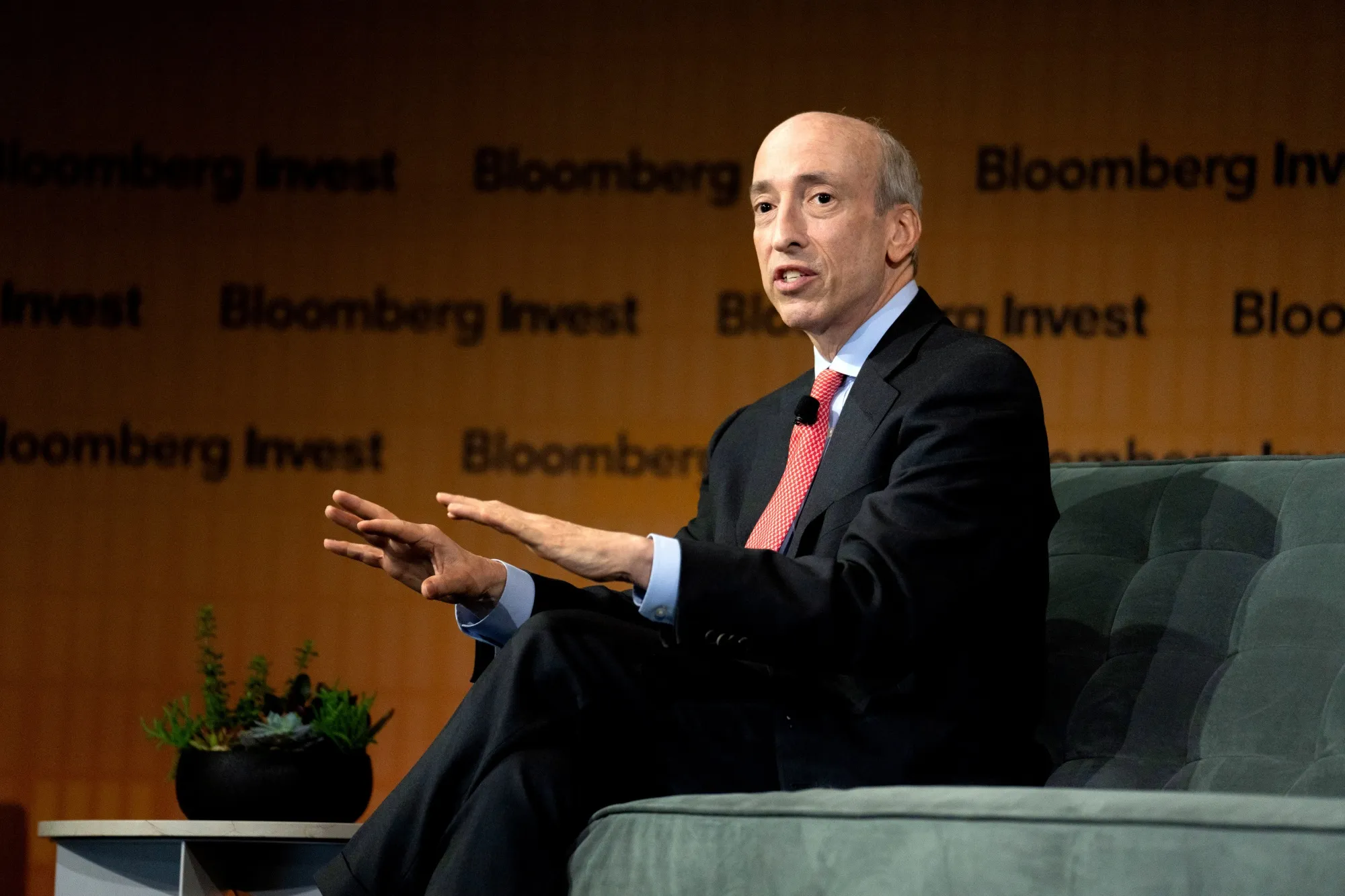 Gary Gensler Plans to Step Down From SEC in January - Bloomberg