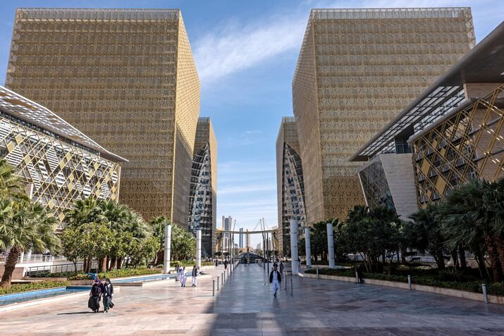Daily Life in Saudi Arabia's Capital And Financial District