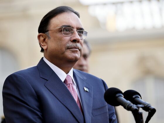 Pakistan Party Says Probe Naming Zardari Amounts to ‘Rigging’