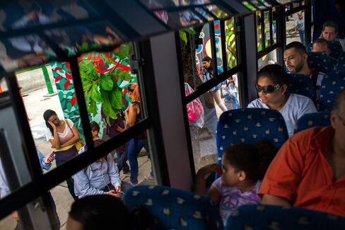 Passengers wait in line for a bus from Caracas to Guatire.