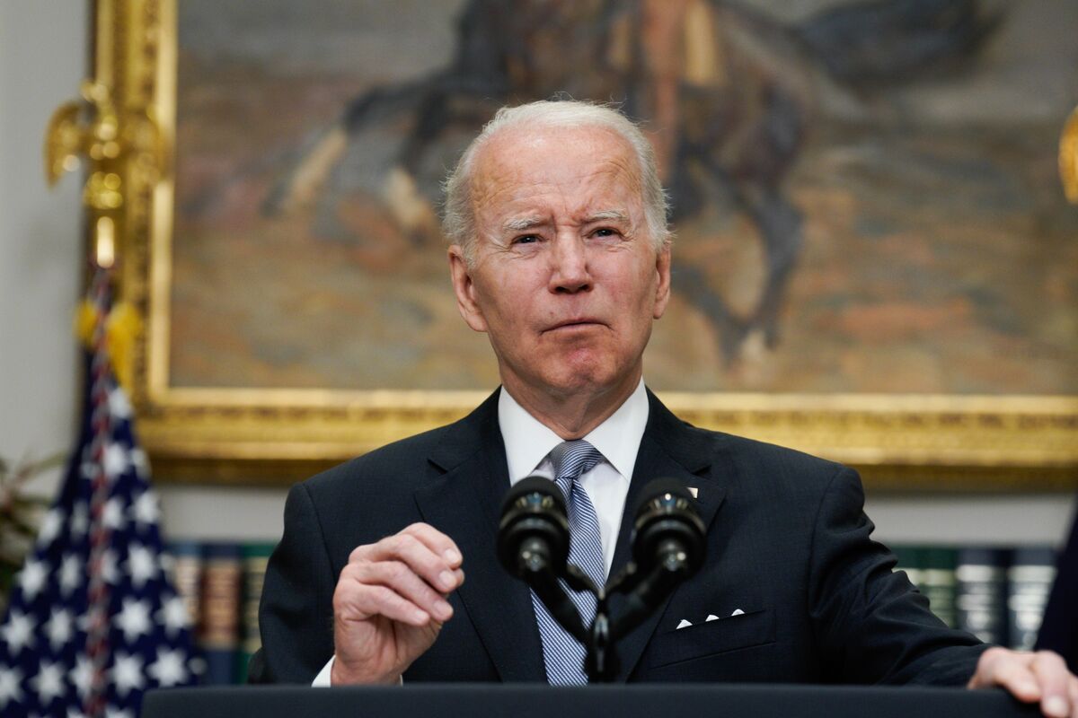 Biden Answers Title 42 Question With Mask Mandate Comment - Bloomberg