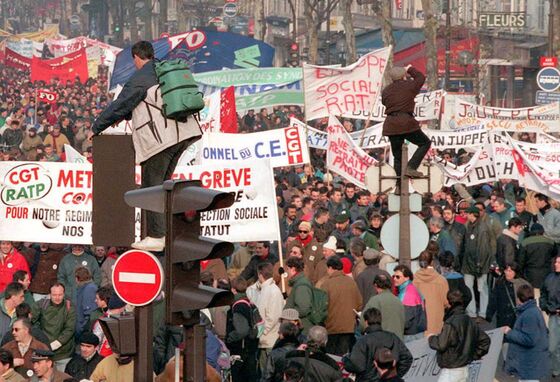 History to Macron: French Protesters Always Win