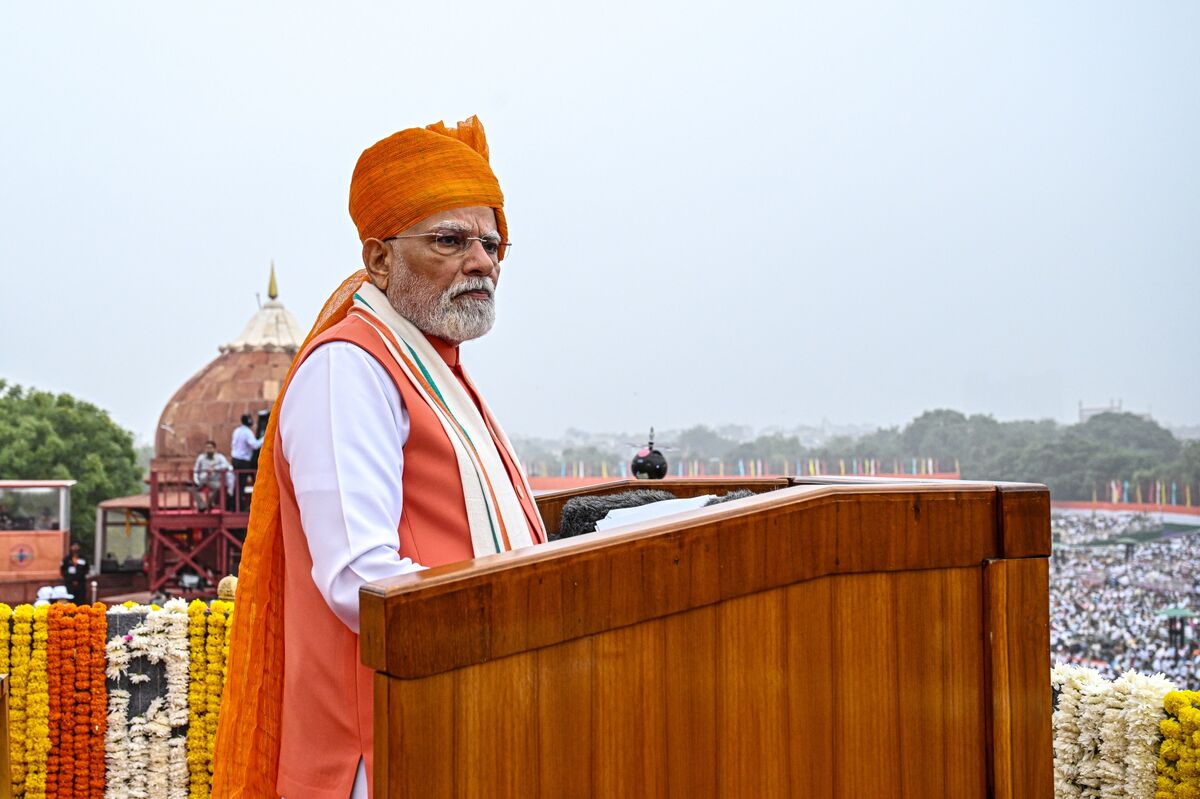 Indian Bonds Slide as Modi’s Tax-Cut Plan Spurs Fiscal Worries
