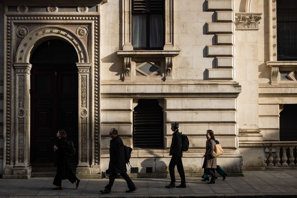 UK's Iran Crisis Team Slashed as Part of Foreign Office Job Cuts