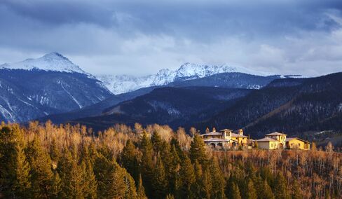 Il Podere and the surrounding mountains.