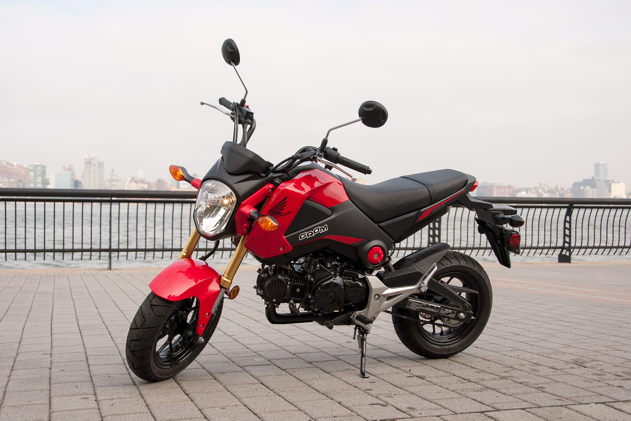 Honda Grom Review: Big Thrills, Tiny Motorcycle - Bloomberg