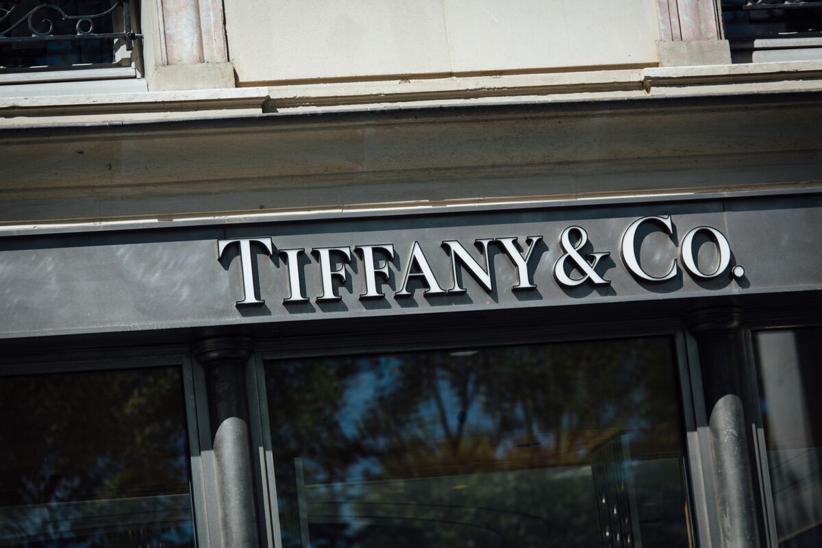 Tiffany Sets Date for Vote on LVMH Acquisition