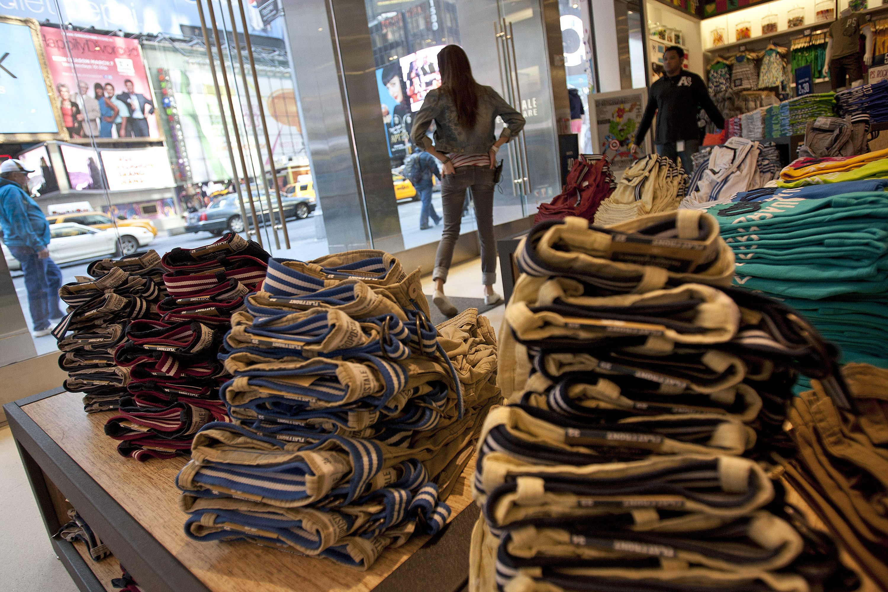 Aeropostale Clashes With Sycamore as Top Backer Becomes Frenemy - Bloomberg