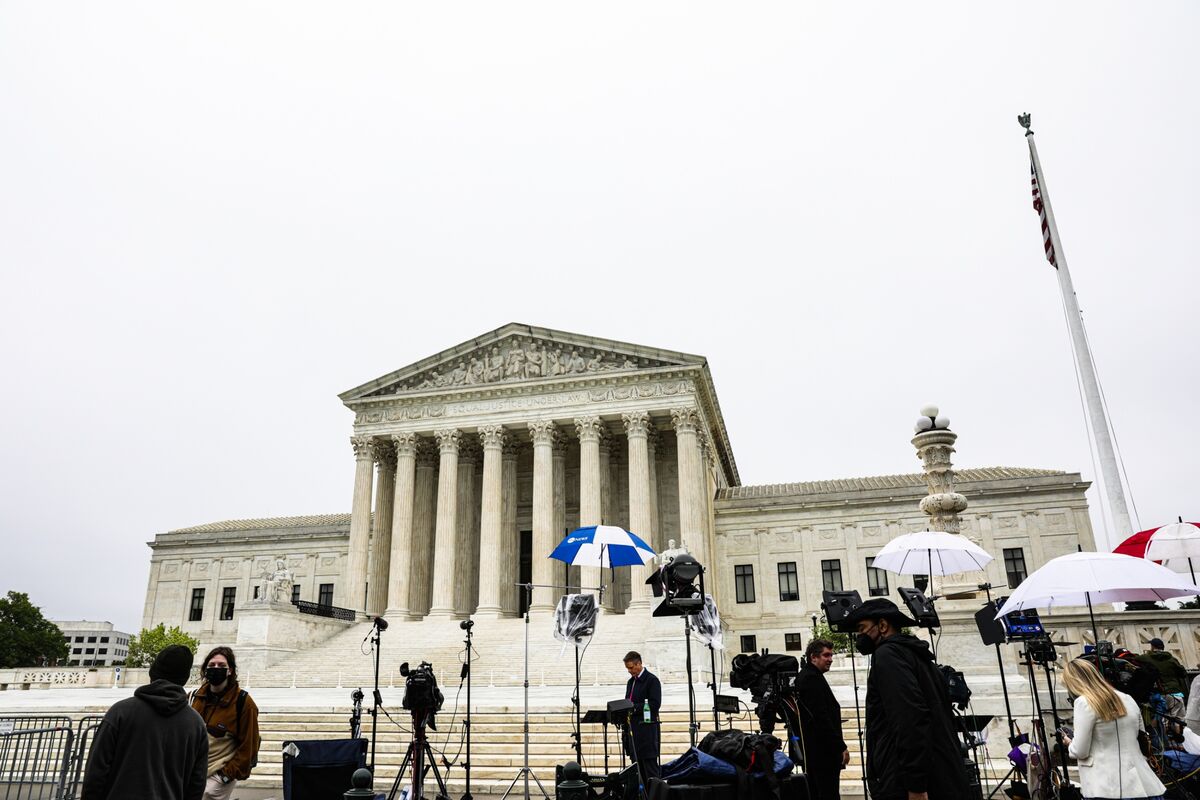 social-media-company-liability-draws-us-supreme-court-scrutiny-bloomberg