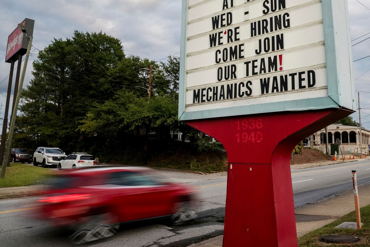 US Job Openings Edged Lower in June as Layoffs Remained Limited