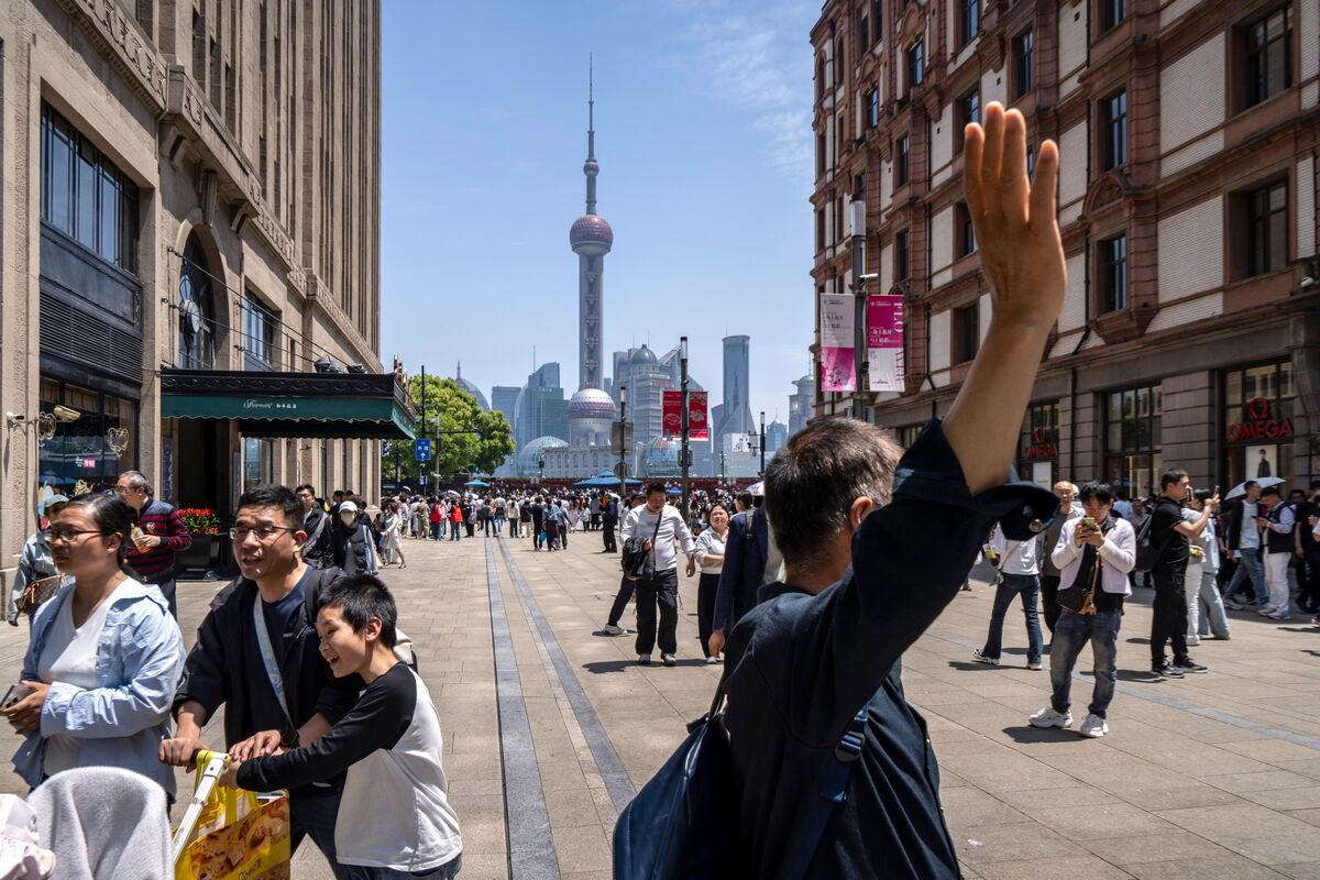 bloomberg.com - China's Economy Extends Slowdown by Weakening Across the Board