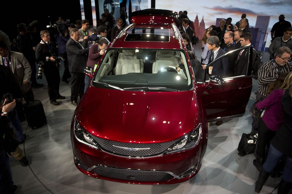 Fiat Chrysler Said To Reveal Full Electric Vehicle At Ces Bloomberg Fiat Chrysler Said To Reveal Full Electric Vehicle At Ces