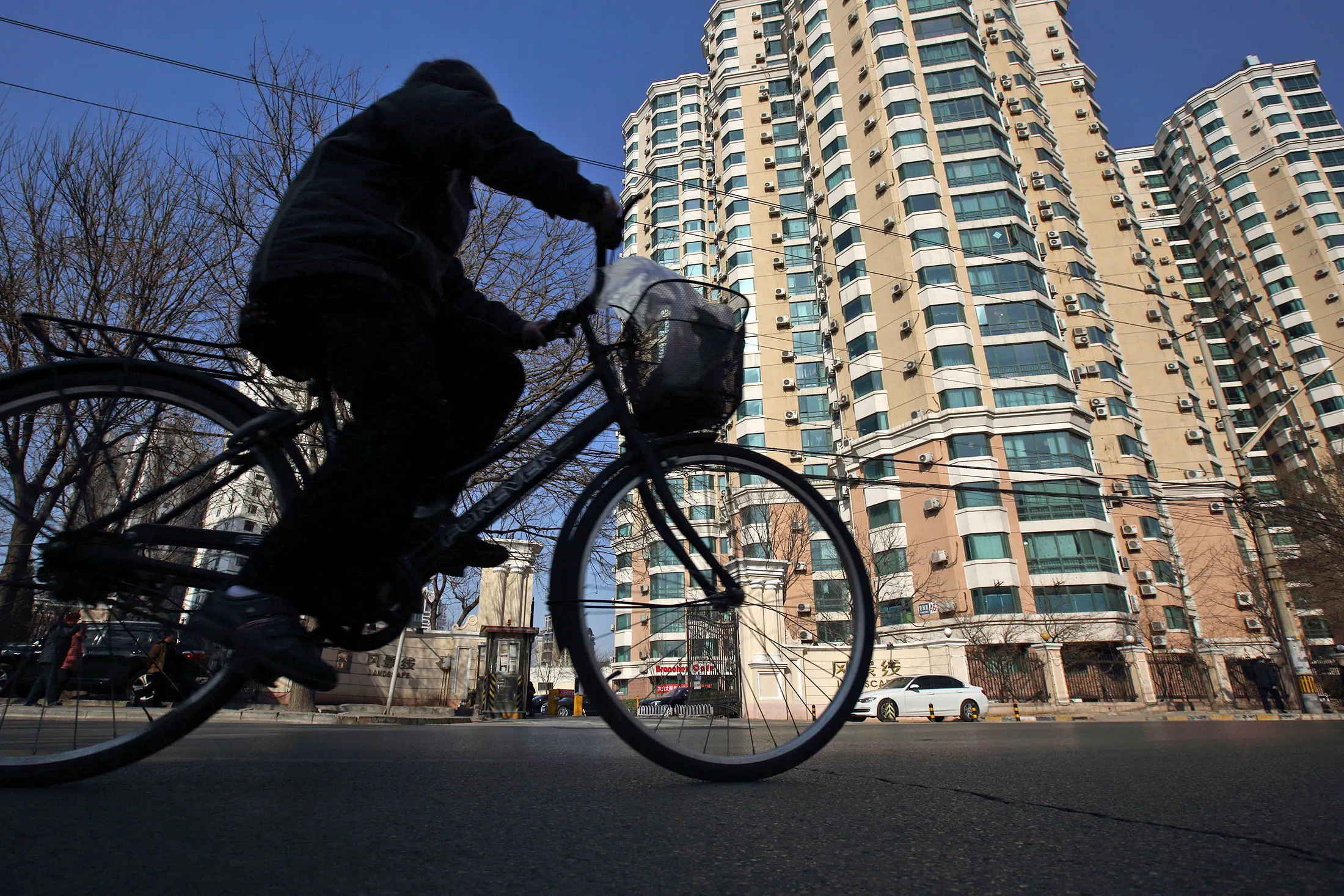 New-home prices rose in 31 cities of the 70 the government monitors, from 27 the previous month, according to data released by the National Bureau of Statistics on Tuesday.
