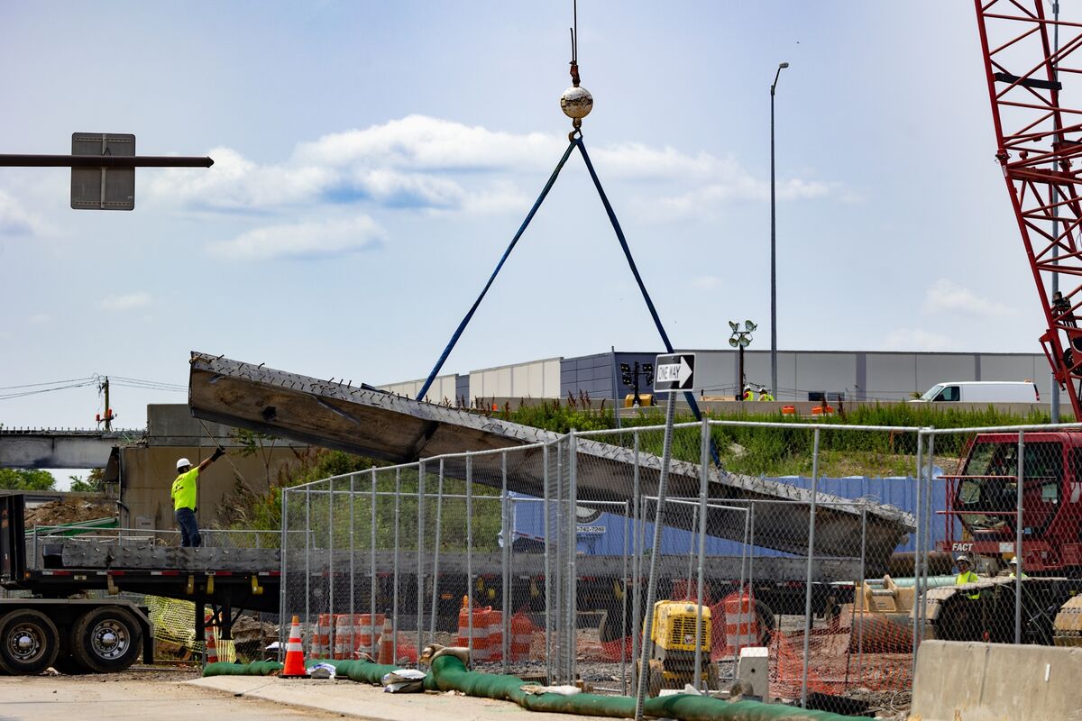 Damaged I-95 Stretch to Reopen Within Two Weeks, Governor Says - Bloomberg