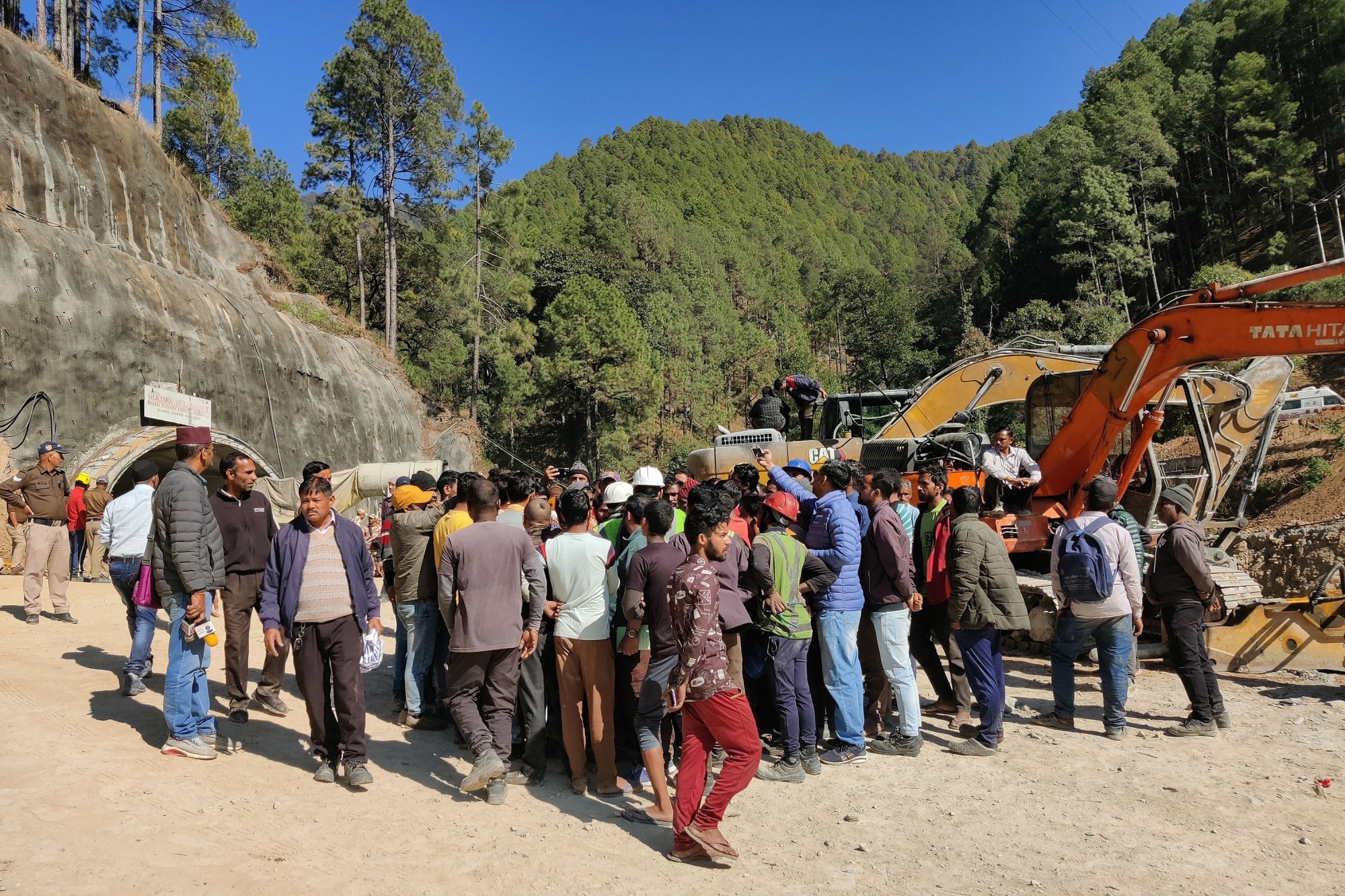 India Char Dham Tunnel Mishap Shows Risk of Building Up Fragile Himalayas -  Bloomberg