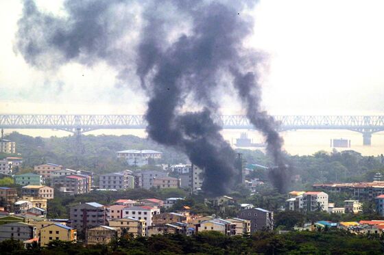 Myanmar Deaths Pile Up With Army, Protesters Not Giving Way