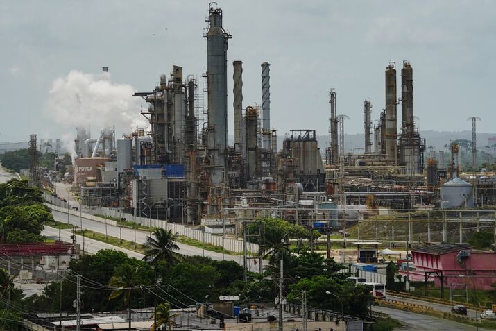 Russian Oil Cutoff Boosts Outlook For Venezuelan Output Revival