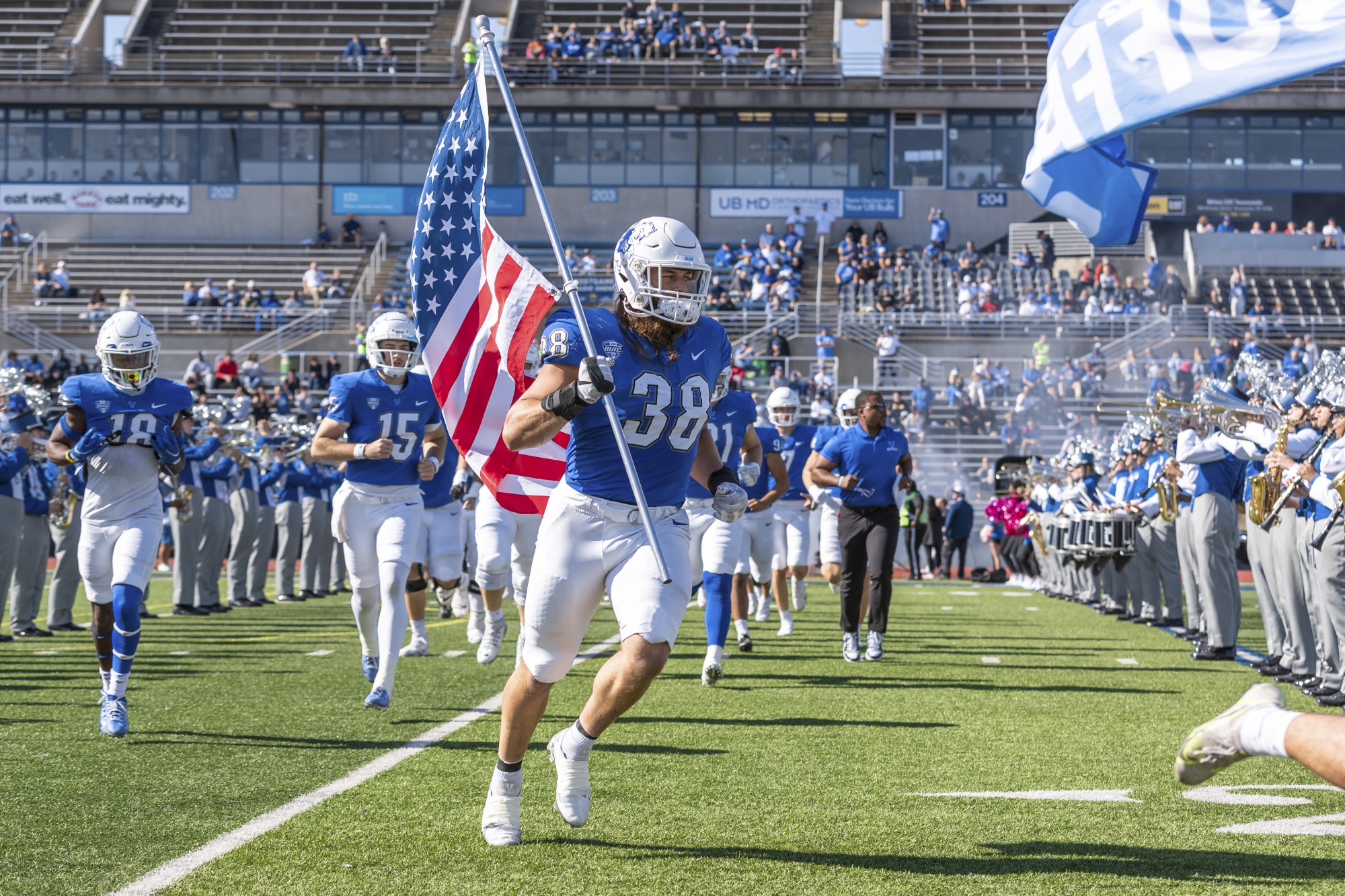ex-navy-seal-makes-big-impression-on-buffalo-football-team-bloomberg