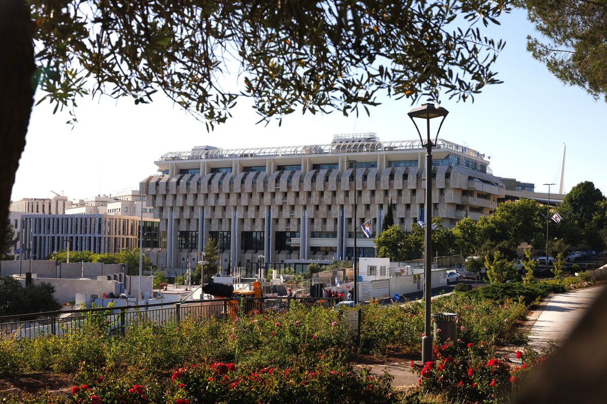 Israel Cut Interest Rates as Interim US-Iran Deal Edges Closer