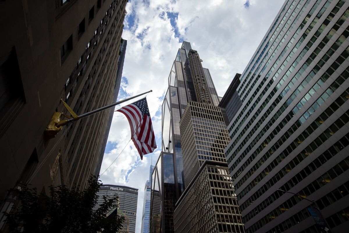 
                            Wall Street Banks Pay Out Record Total in Dividends and Buybacks