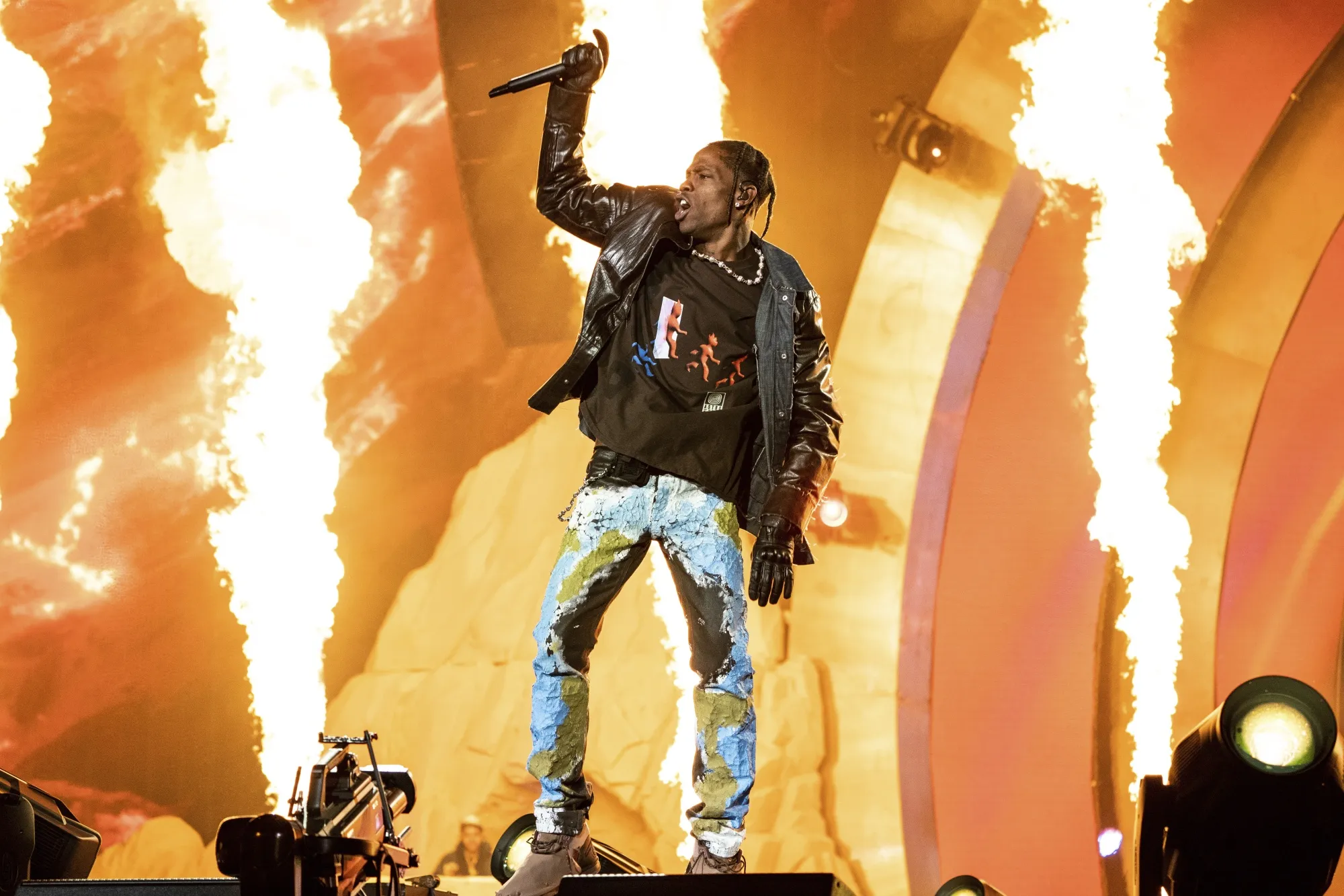 Travis Scott Concerts: Fun-filled, High Energy But Chaotic - Bloomberg