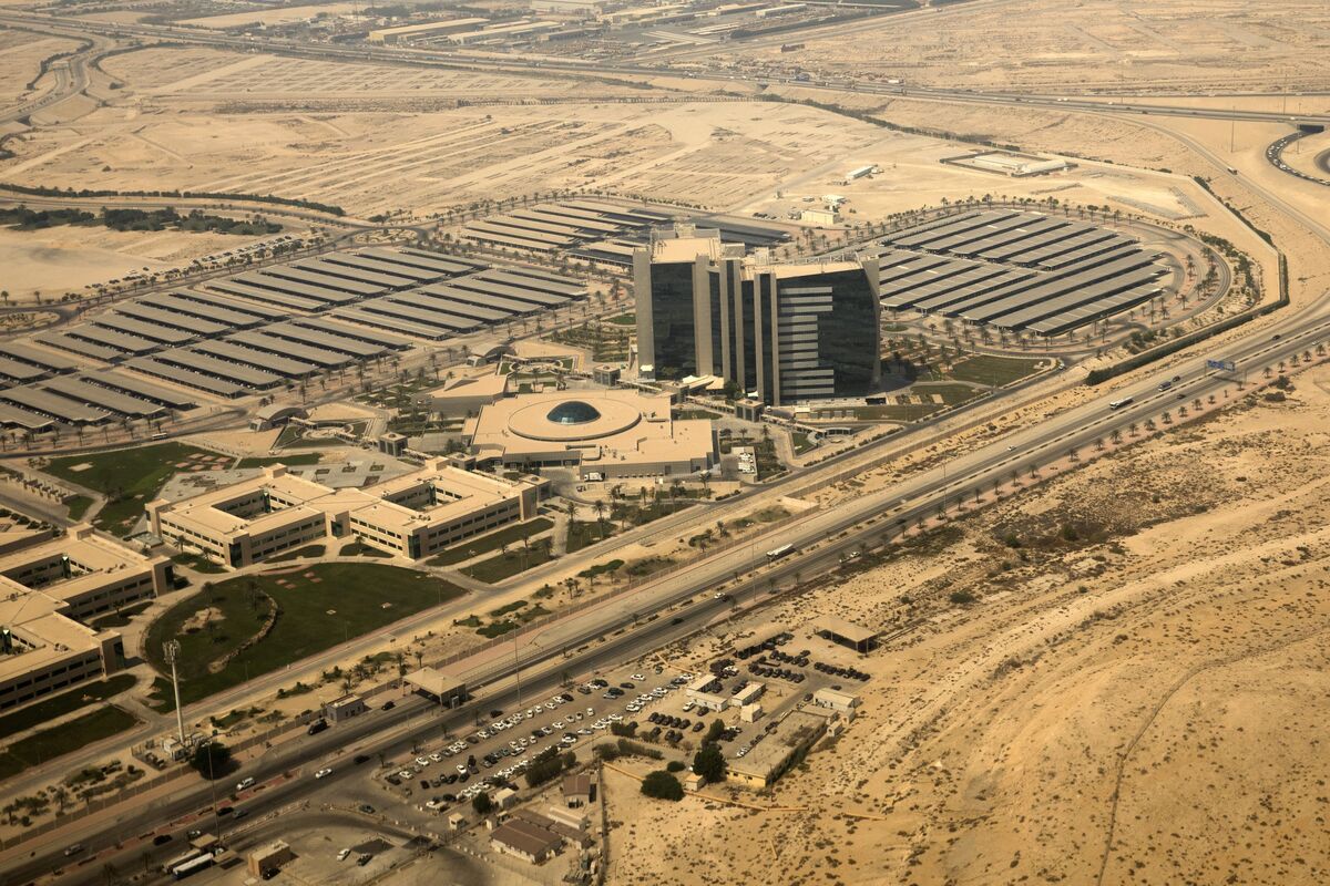 Aramco HQ Hit as Houthi Missiles Strike Saudi Arabia - Bloomberg.com