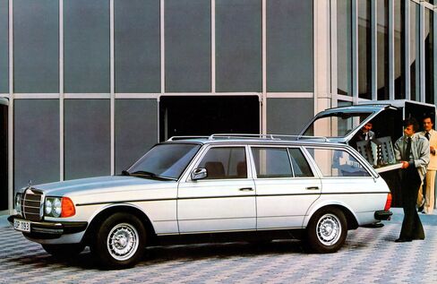 The original wagons came with an optional rear-facing double back seat.