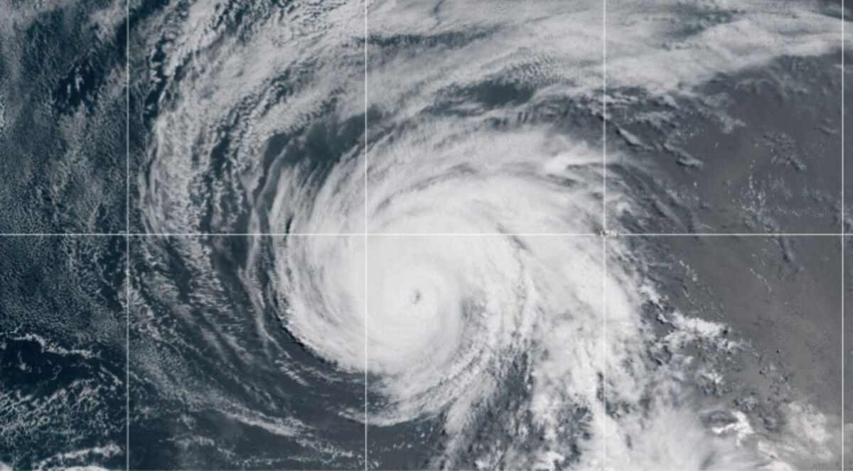 Hawaii’s Big Island Braces for Tropical Storm Calvin Bloomberg