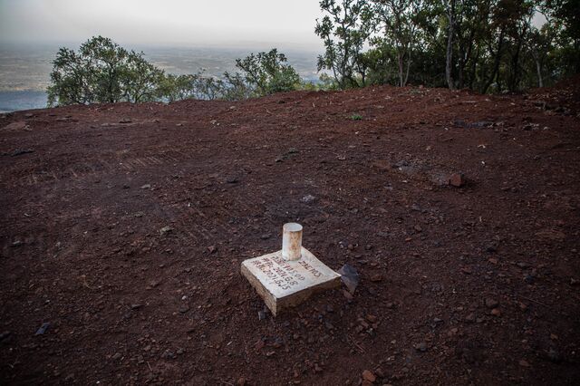 A core sample marker in a clearing on Simandou’s ridgeline records in Chinese the dates that drilling started and was completed, in June 2021. 