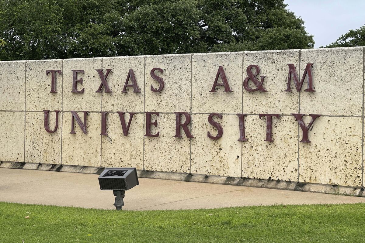 Texas College Housing Complex With Rooftop Pool to Default Bloomberg