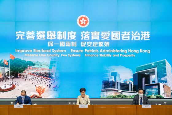 Xi’s Shifting China Is Compelling Investors to Run, Hide or Hire