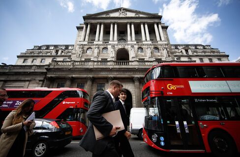 By releasing minutes of its August meeting at the same time as its interest-rate decision this week, the Bank of England gave traders a more up-to-date hint of its mindset than after previous policy gatherings.