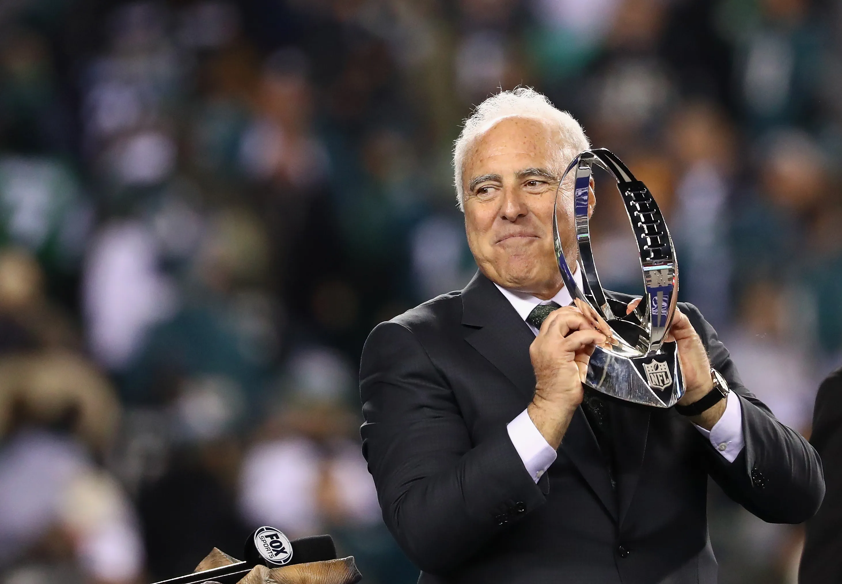 Philadelphia Eagles Owner Jeffrey Lurie Explores Minority Stake Sale in  Team - Bloomberg