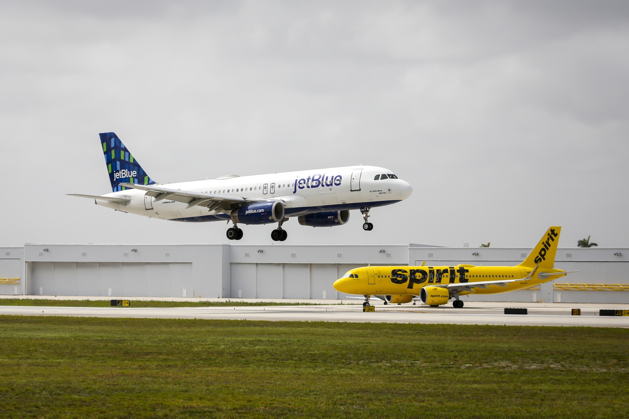 Spirit Air Shareholders Approve $3.8 Billion Sale To JetBlue (SAVE ...