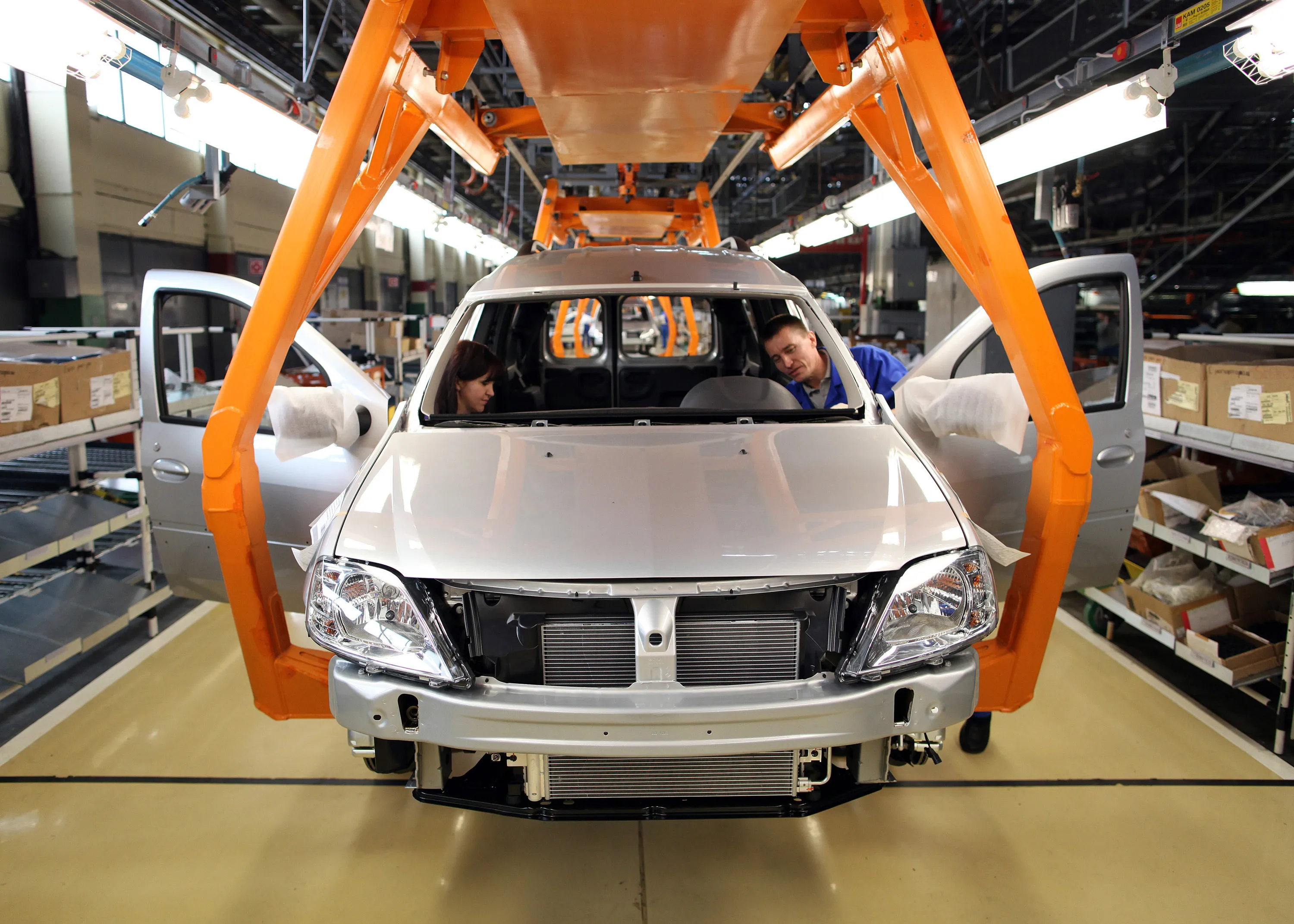 Renault-Nissan to Take Control of Lada Maker to Grow in Russia