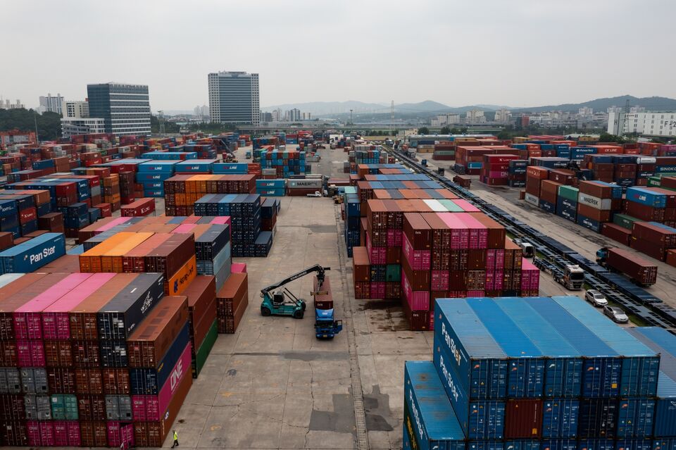 Korea Exports Head For Record On Holiday Demand, Higher Prices - Bloomberg