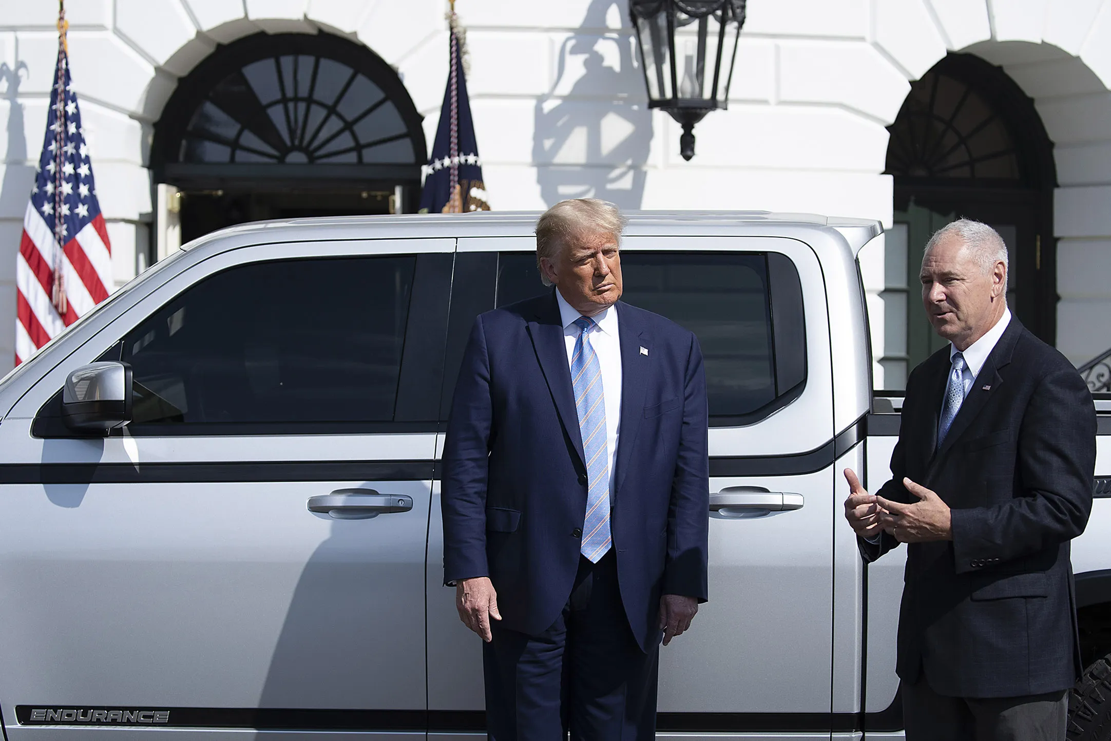 Donald Trump and Steve Burns, the founder of Lordstown Motors, in front of an Endurance pickup at the White House in September 2020.