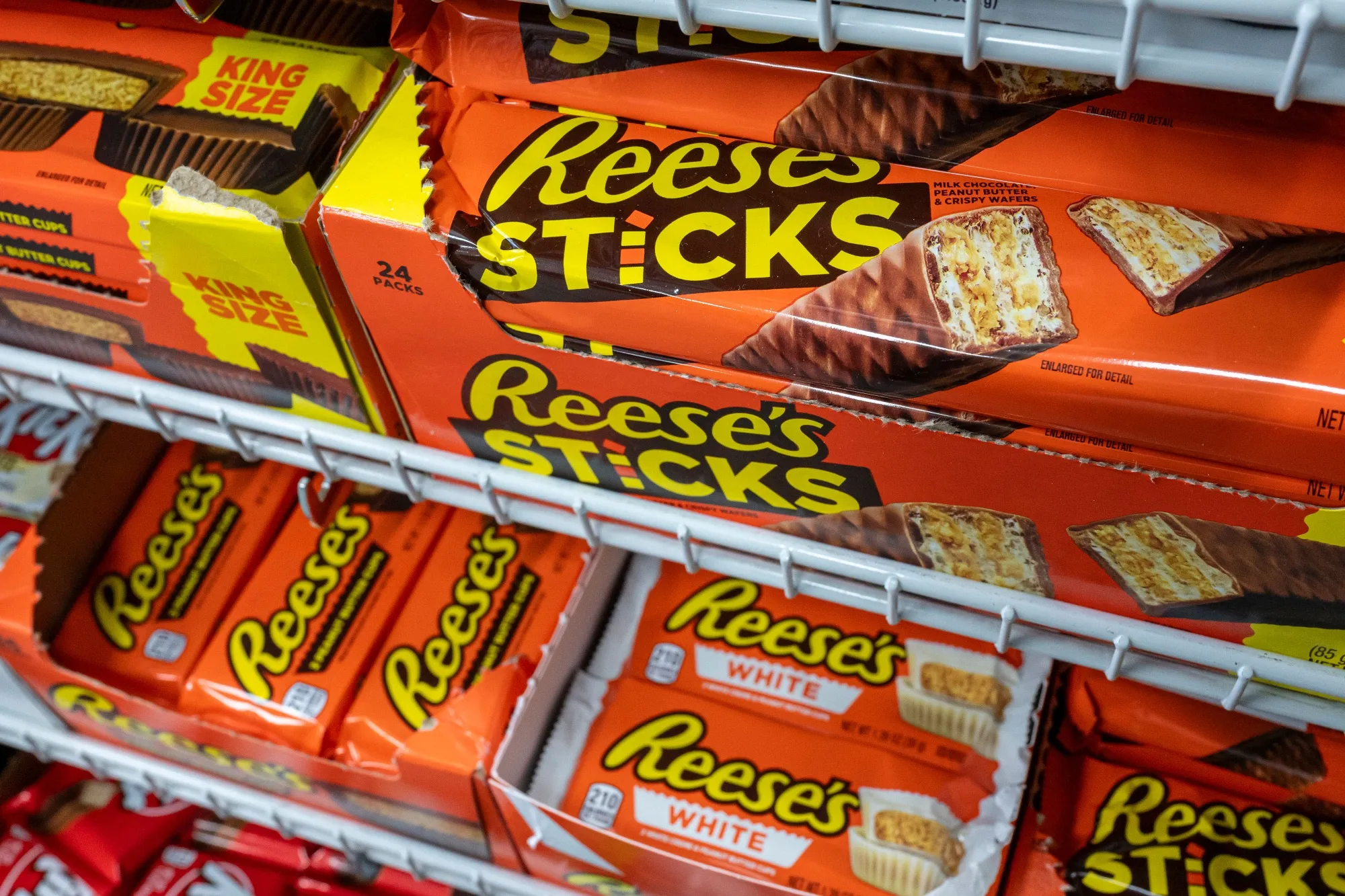 A variety of&nbsp;Hershey Reese’s bars&nbsp;at a store.