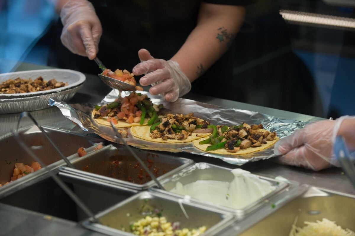 Chipotle Adding 15 000 Jobs In Hiring Laid Off Amazon Employees Bloomberg   1200x799 