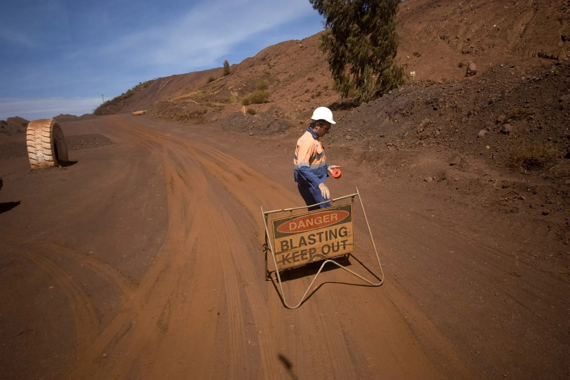IRON ORE IS RUNNING OUT OF ROAD. PHOTOGRAPHER: NELSON CHING/BLOOMBERG
