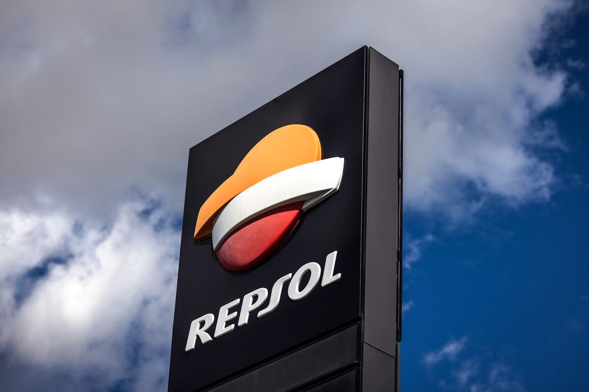 Repsol Halts Green Hydrogen Projects Due to Spanish Windfall Tax