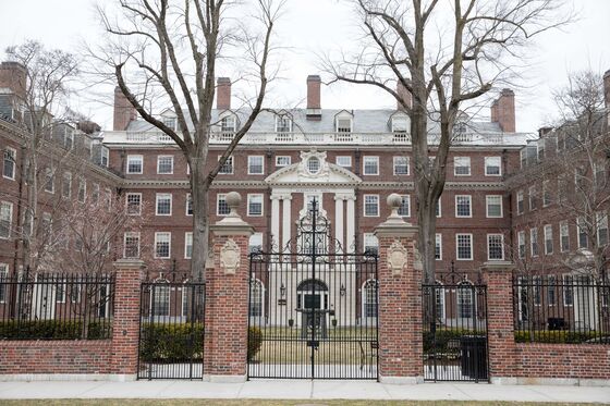 Harvard Fight With ICE Comes Up on Hard Wednesday Deadline