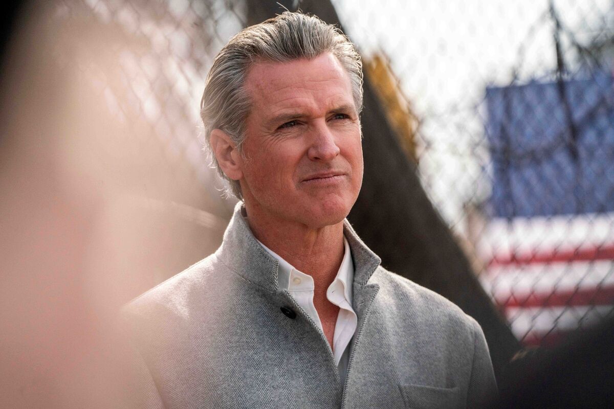 🟪"Newsom contro Trump: La California difende i suoi finanziamenti federali"
