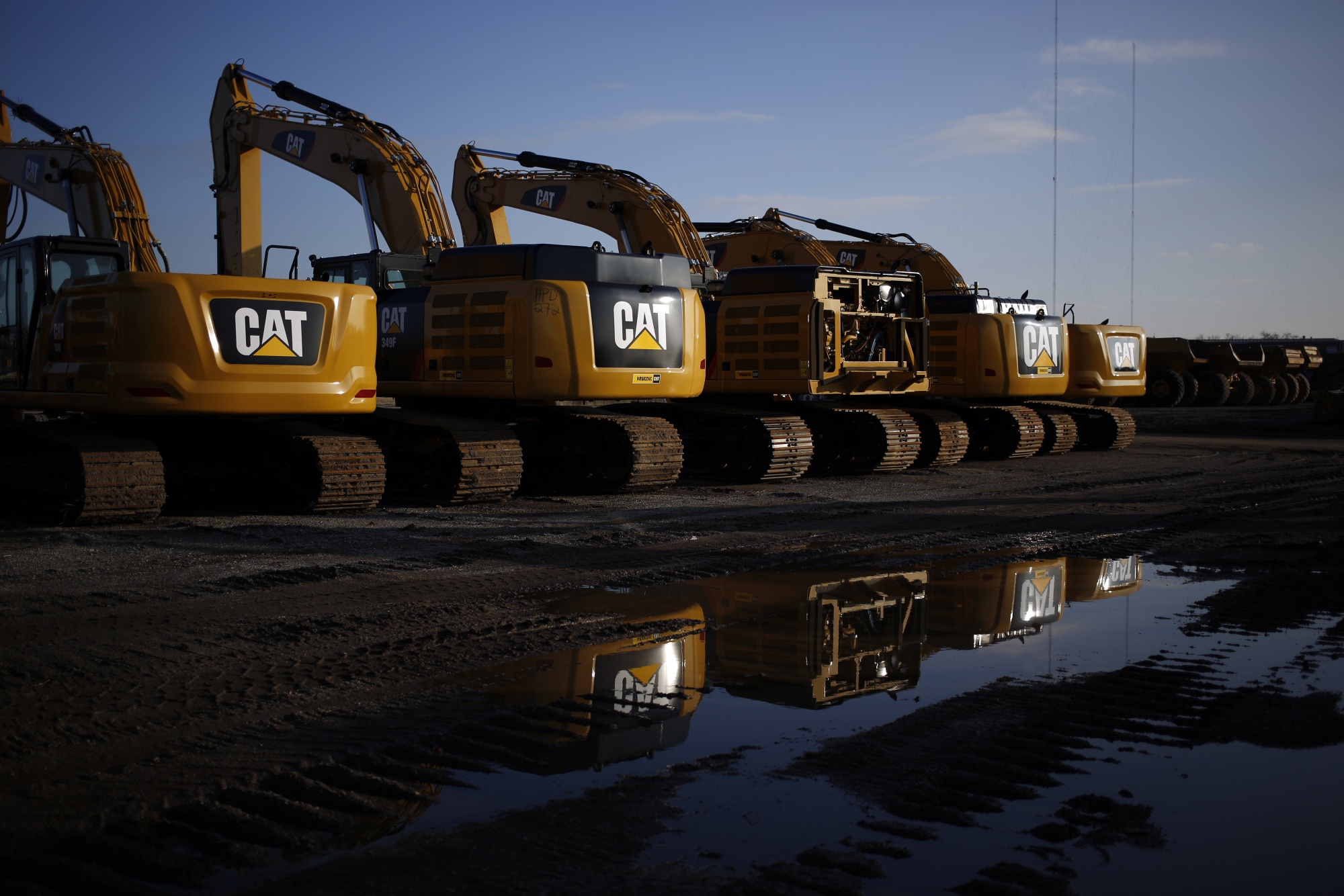 Caterpillar CEO Jim Umpleby Says Headwinds Won’t Soon Disappear (CAT) Bloomberg