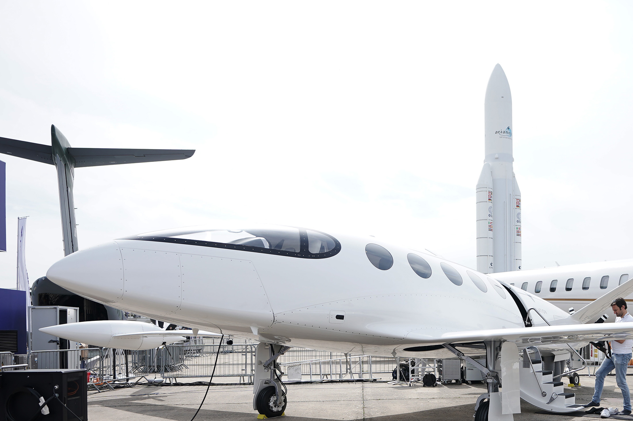 Why Electric-Powered Airplanes Are Headed For Takeoff: Quicktake - Bloomberg