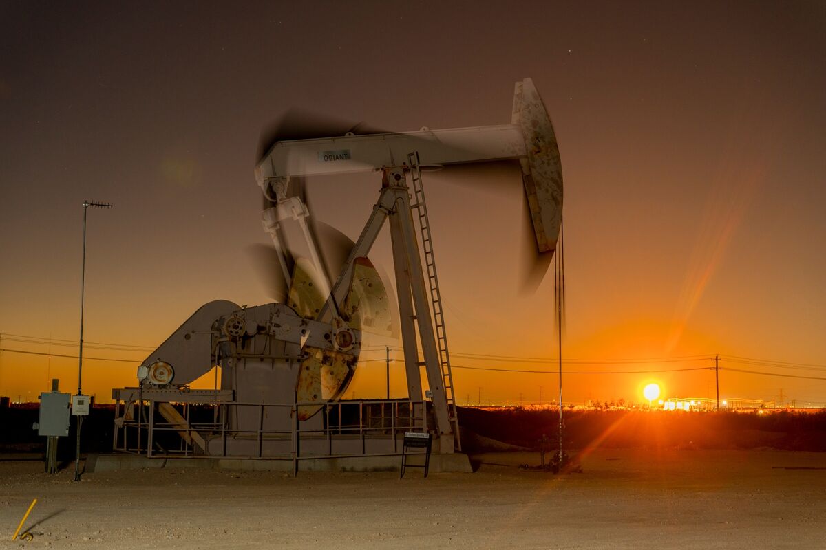 Tình trạng dư thừa dầu toàn cầu thể hiện rõ nhất tại thị trường Mỹ