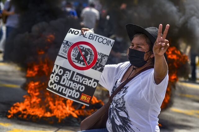 A demonstrator holds a sign during a protest against president nayib bukele and bitcoin on bicentennial independence day in san salvador, el salvador, on wednesday, sept. 15, 2021. This month, el salvador became the first to adopt bitcoin as legal tender alongside the us dollar, which has been the official currency for two decades.